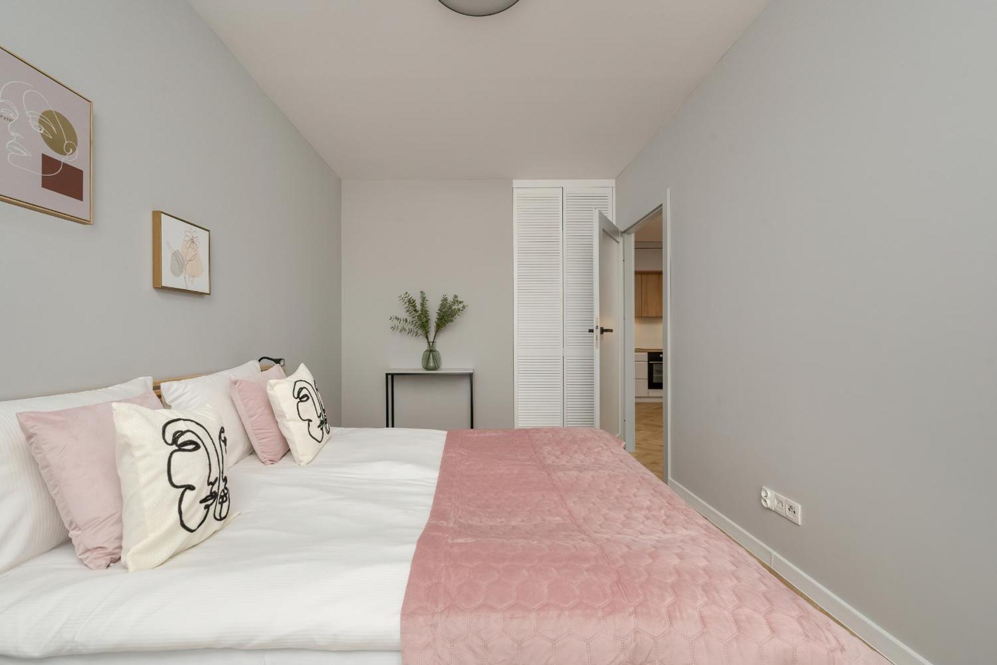 Michalczyka Stylish Apartment With Parking In The City Center Of Wroclaw By Noclegi Renters Exterior foto